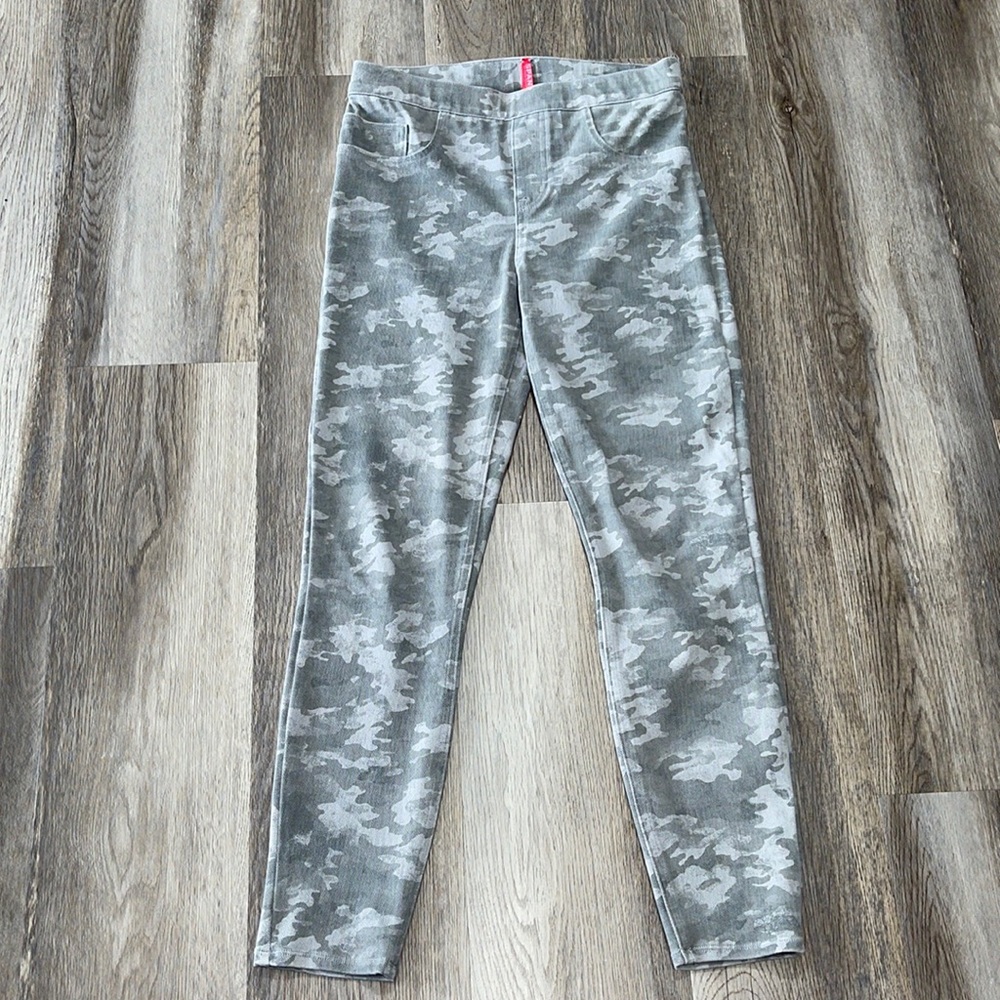 Spanx leggings pants gray camouflage size medium Style 20018R